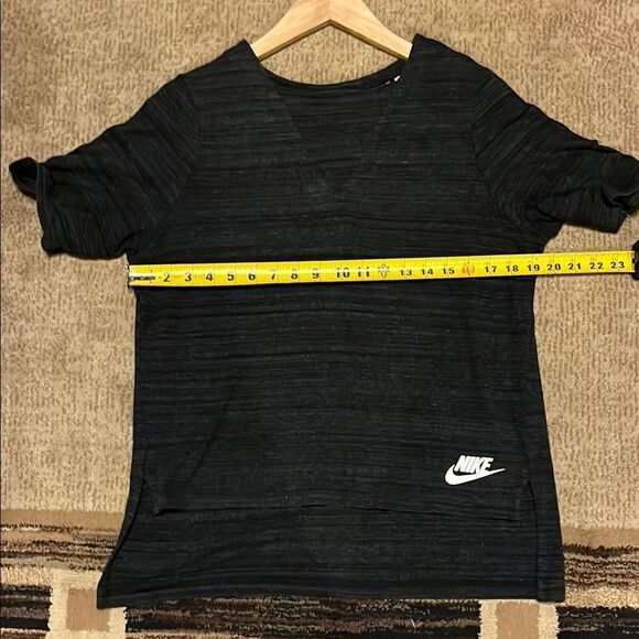 Nike Women's Black Short Sleeve Tee - Picture 7 of 8